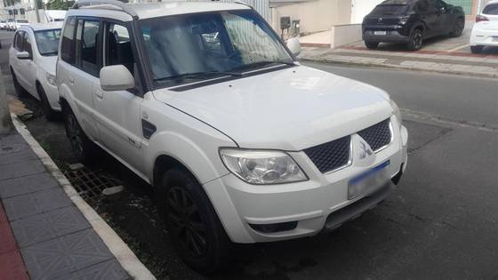 MITSUBISHI PAJERO TR4 2.0 4X2 16V 140CV FLEX 4P MANUAL MITSUBISHI PAJERO TR4 2.0 4X2 16V 140CV FLEX 4P MANUAL